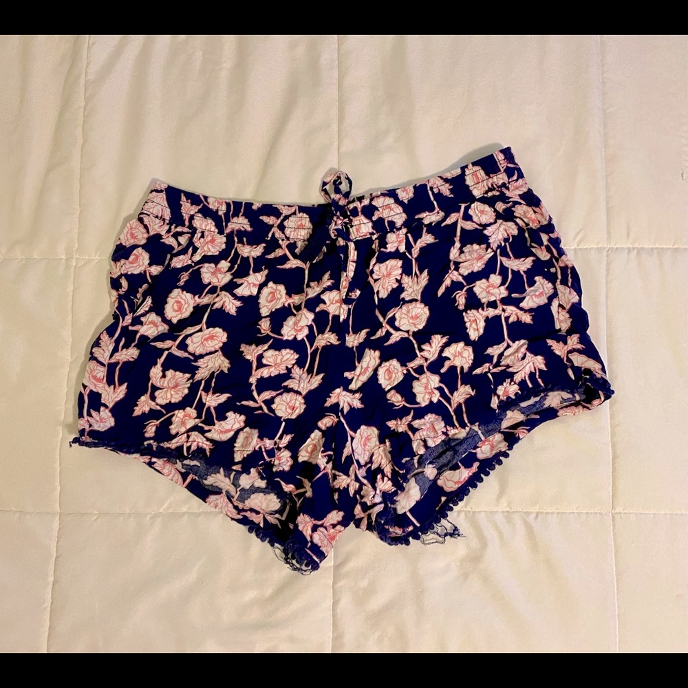 ana flower pattern shorts (size L)